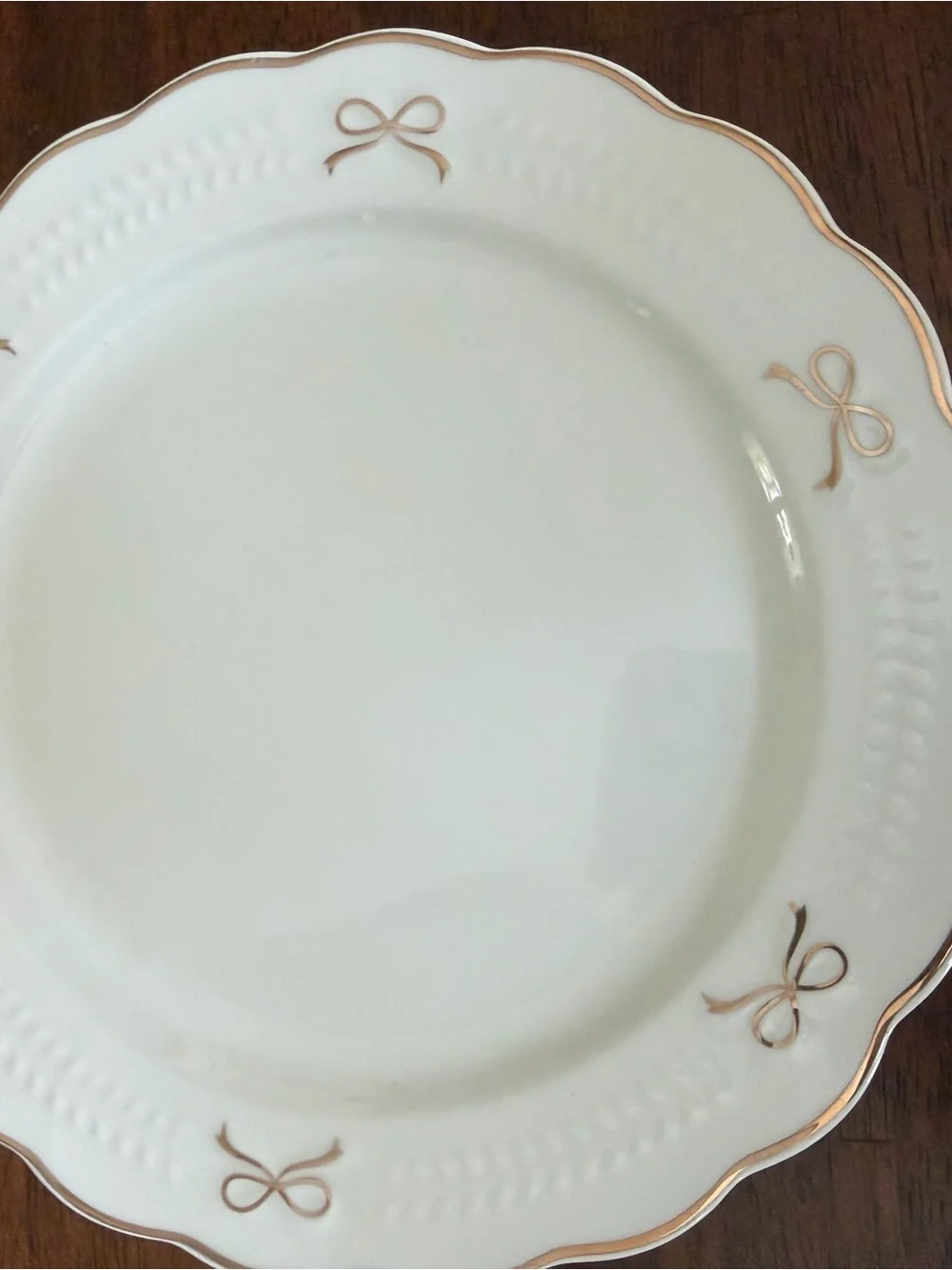 Set of White Scalloped Dinner Plates with Gold Bow Details